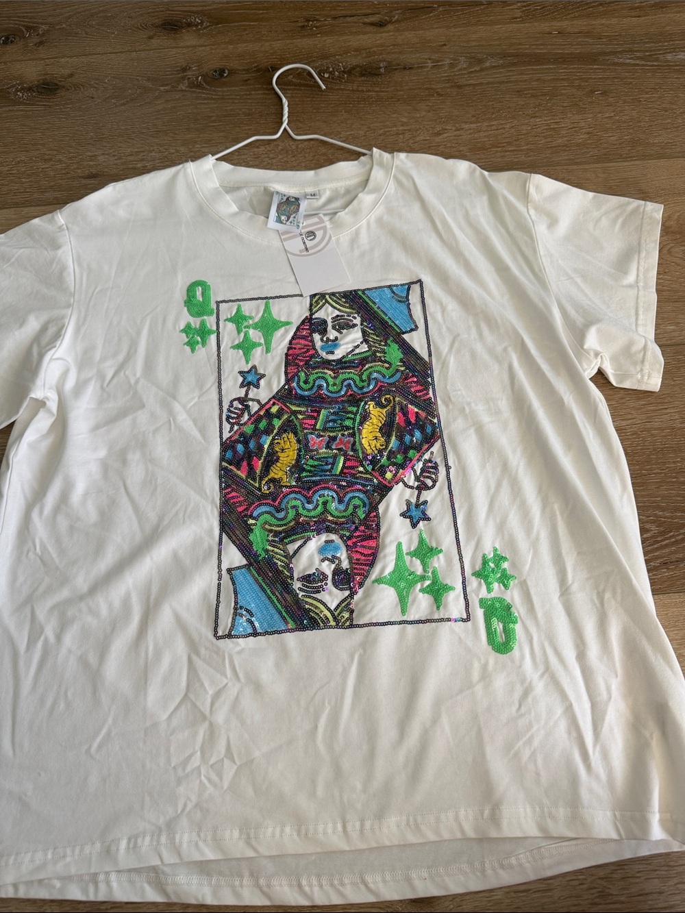 QUEEN OF SPARKLES White Graphic Playing Card King Tee with Neon Accents